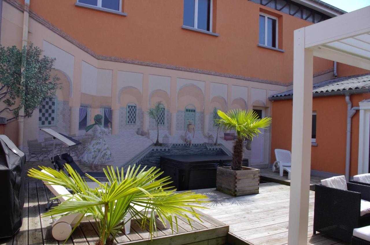 La Maison De L Artiste - D'hôtes à - Avec Jacuzzi Couette-café